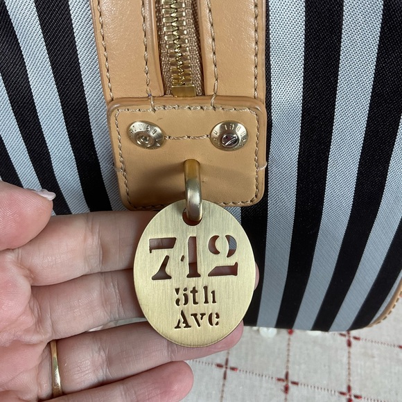 Henri Bendel Signature Stripe Barrel Bag Rare Chain Strap Handles Handbag Beauty - Picture 6 of 16